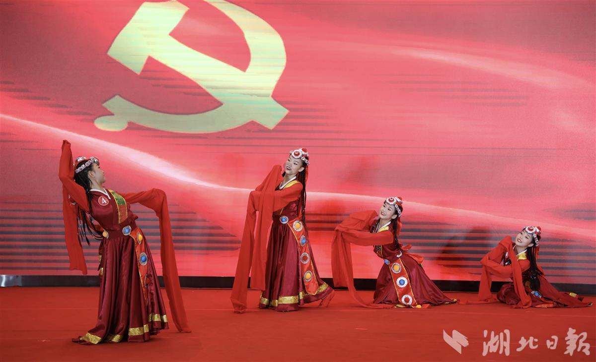 宋真宗之前虽打压武将，但随后因外部压力而不断改革军事制度